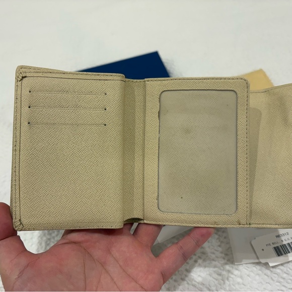 LOUIS VUITTON Damier Azur Koala Wallet - Picture 6 of 11